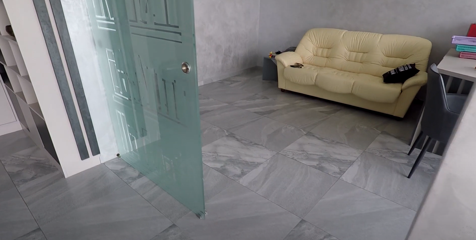 Раздвижная стеклянная офисная перегородка