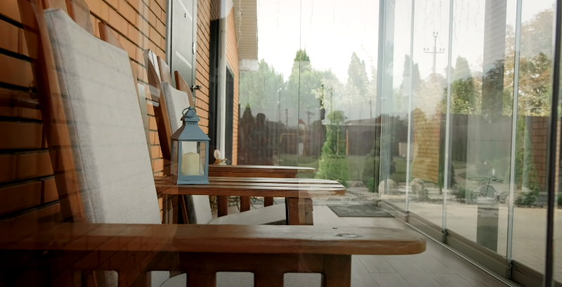 Безрамное остекление беседки с мангалом